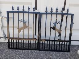 2 ensembles de portail en métal de 6' avec dessin de chevreuil