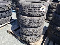 4 Pneus Toyo 235/55R17 (Hiver)