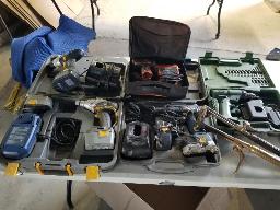 Lot outil a batterie avec chargeur et batterie + 2 torches à couper