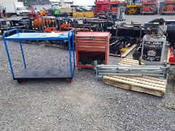 Coffre à outils avec outil + compression 20GAL + table de travail sur roue 20''X43''