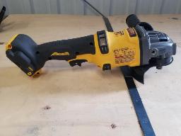 DEWALT DCG418 Meuleuse 4 1/2 a 6'', 60V (outil seulement)