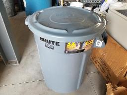 RUBERMAID grosse poubelle + APPLE 2 magic mouse + 1 souris pro superlight