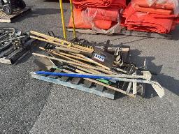 Lot d'équipements pour le béton, pelle râteau, brosse et plus