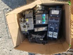 63 disjoncteurs modèles variés