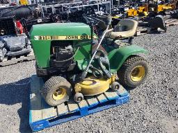 JOHN DEERE Tracteur à gazon hydrostatique + coupe bordure et haie à batterie + chargeur