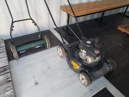 YARD-Tondeuse 21''  à essence et une tondeuse manuelle