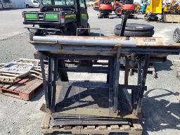 Banc de scie 24-30'' sur PTO, attache 3 points