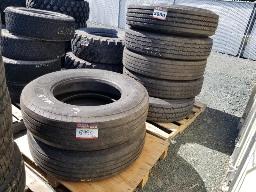 5 pneus 12R22.5 + 2 pneus 295/80R22.5