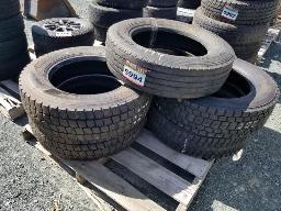 3 pneus 225/70R19.5 + 2 pneus 245/70R19.5