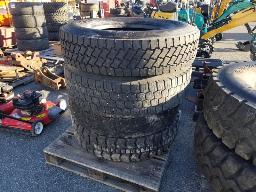 4 pneus 11R22.5 Variés