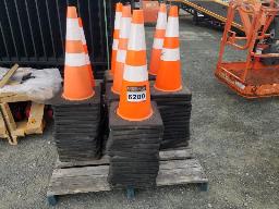 Lot de cônes, environ 100