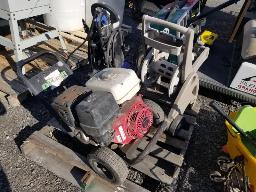 2 Laveuses à pression - 1 dévidoir à boyau