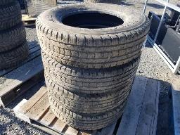 FIRESTONE WINTERFORCE 4 pneus hiver LT 225/75R17