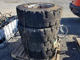 4 pneus plein 10.00-15