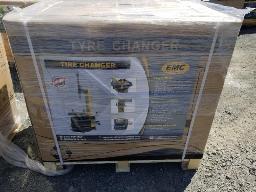 Machine a démonter les pneus, intérieur 12'' a 24'', Extérieur 10'' à 21'',  boite 38''x30''x36'', 480Lbs