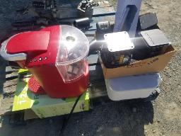 -Machine à café Keurig, scelleuse sous-vide foodsaver, Imprimante canon, petite chaufferette a main, petite chaufferette, plastifieuse a papier, modem helix, routeur,2 plafonnier 