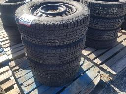 FIRESTONE WINTERFORCE 4 pneus P215/70R16 + Jante  hiver