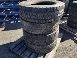 4 Pneus 245/70R19.5 Non identique