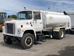 1981, FORD 8000, CAMION -CITERNE    6 ROUES