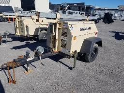 2012 DOOSAN INGER, tour d'éclairage sur remorque