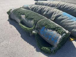 Rouleau Tapis gazon environ 10' de large, longueur inconnu