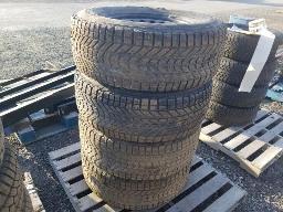 FIRESTONE WINTERFORCE 4 pneus hiver 265/70R17 avec jantes acier GMC 6x139.7