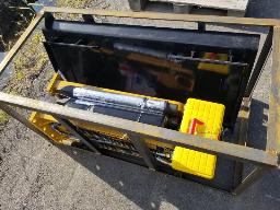 AGT Concasseur attache skid steer