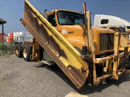 2001, INTERNATIONNAL 5500I, CAMION À 10 ROUES    AILE