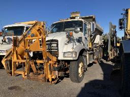 2012, MACK 700, CAMION À 10 ROUES    ÉPANDEUR, AILE