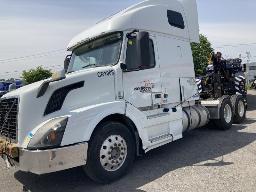 2014, VOLVO D13, CAMION TRACTEUR    10 ROUES