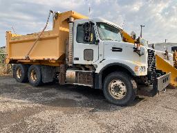 2012, VOLVO VHD-64-F-200, CAMION À 10 ROUES    AILE, BENNE,