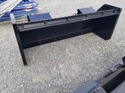 Gratte a neige réversible 5' attache skid steer, Neuve
