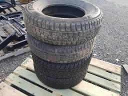 4 pneus d'hiver 215/70R15 - 2 modèles