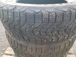 4 pneus d'hiver 185/65R15 - 2 modèles