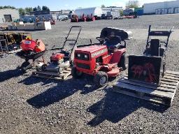 Tracteur a pelouse + Souffleuse + Tondeuse + Brouette + Coupe bordure + Épandeur +Bidon a essence