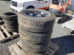 NOKIAN HAKKAPELLITA - 4 pneus d'hiver 275/65R18 avec mag GMC 6x139.7