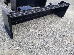 Gratte a neige 7' réversible attache skid steer , Neuve