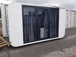 Maison préfabriquée neuve, non isolée, non chauffée, non climatisée