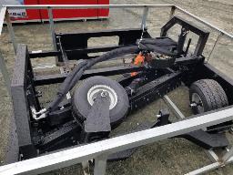 2025-Niveleuse , attache skid steer, boitier: 81''x72''x32 Série : 045000173'' (Rangée 6)