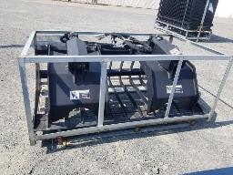 Pince à billot attache skid steer, boitier 76x44x29, No. Série 001402598, 668Lbs  (Rangée 6)