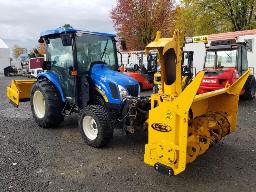 2009 NEW HOLLAND 3045 avec gratte et souffleuse
