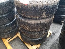 BF GOODRICH All terrain 4 pneus LT265/70R17