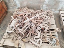 Lot tensionneurs a chaine + chaines