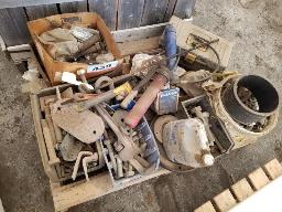 Lot gros boulons et outils variés