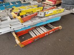 Lot escabeaux + 1 échelle