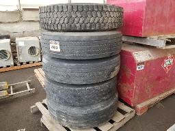 2 pneus 11R22.5 avec jantes en aluminium + 3 pneus 11r22.5 jantes en acier