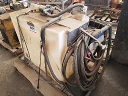 Réservoir avec pompe pour urée