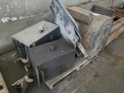 Réservoir fuel + 2 réservoirs huile hydraulique + garde boue avec support