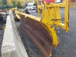 EDF Lame réversible plastique 12' attache frontale manque 1 cylindre + aile 11' gauche