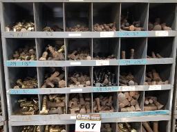 1 casier 24 compartiments + 42 compartiments, contenus inclus (Apportez vos boites pour vider)